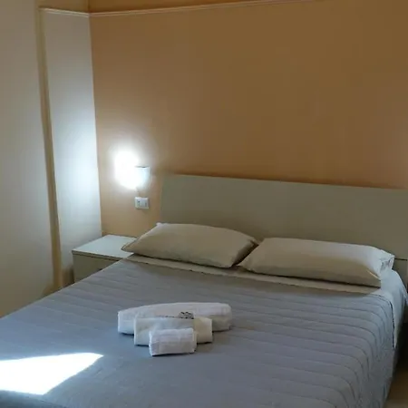 Cairoli Exclusive Rooms&suite Couette-café 2*