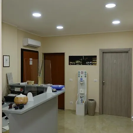 Cairoli Exclusive Rooms&suite 2* Brindisi