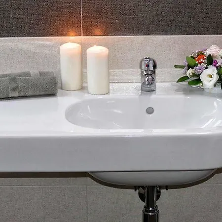 Couette-café Cairoli Exclusive Rooms&suite 2*