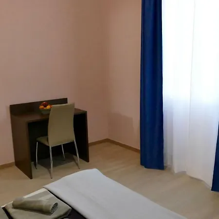 Cairoli Exclusive Rooms&suite 2* Brindisi