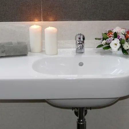 Cairoli Exclusive Rooms&suite Couette-café