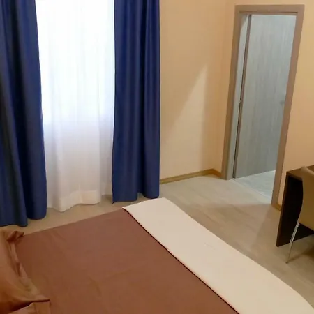 Couette-café Cairoli Exclusive Rooms&suite 2*