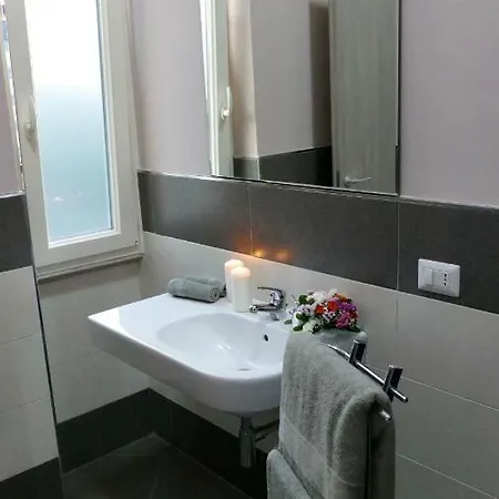 Cairoli Exclusive Rooms&suite Couette-café 2*