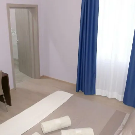 Cairoli Exclusive Rooms&suite Couette-café Brindisi