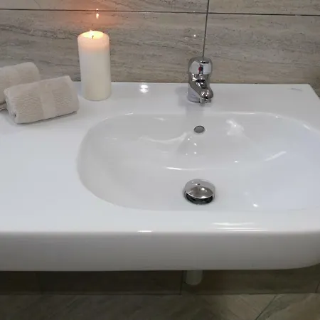 Cairoli Exclusive Rooms&suite Couette-café Brindisi
