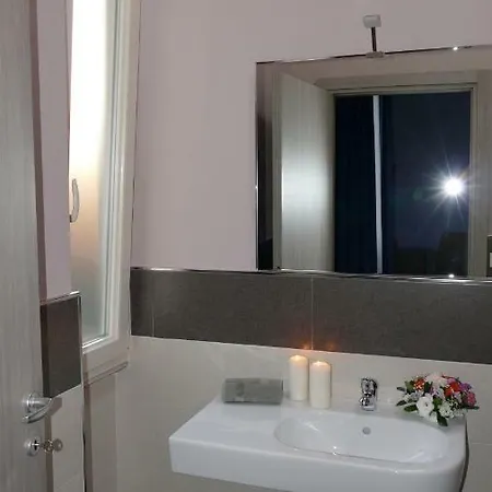 Cairoli Exclusive Rooms&suite Couette-café