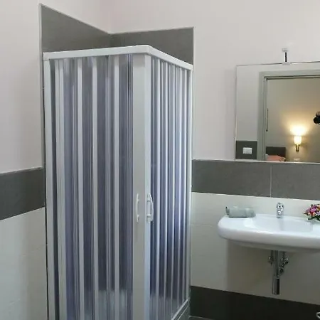 Cairoli Exclusive Rooms&suite Couette-café Brindisi